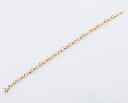 null Bracelet ligne en or jaune 18 carats (750 millièmes) serti de diamants taillés...