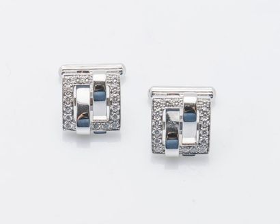 BOUCHERON BOUCHERON

Paire de boutons de manchettes en or gris 18 carats (750 millièmes)...