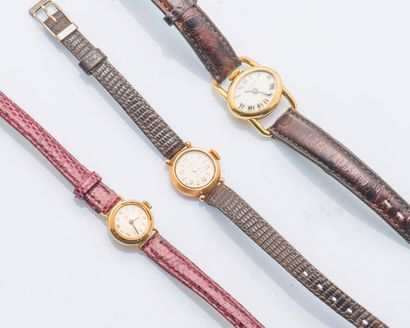 null Lot de deux montres bracelet de dame en or jaune 18 carats (750 millièmes) comprenant...