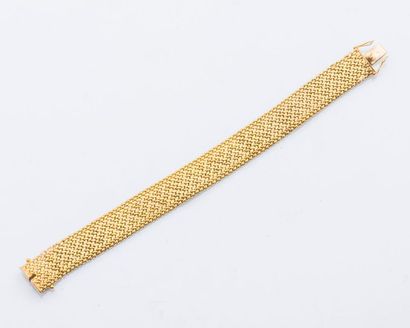 null Bracelet ruban en or jaune 18 carats (750 millièmes) formant une résille d’or...