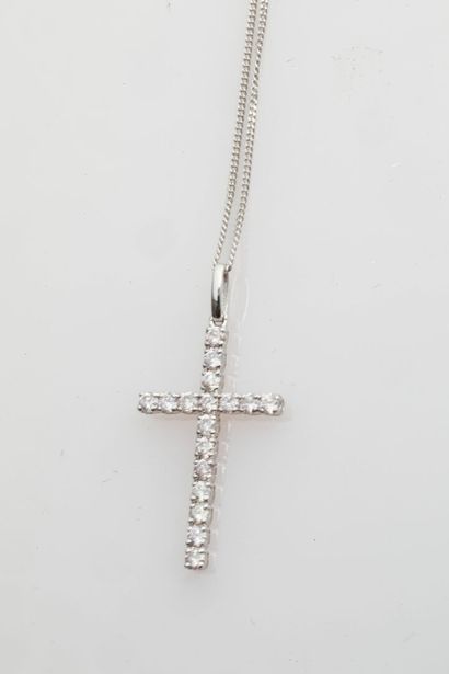 Pendentif croix en or et diamants / Cross pendant in gold and diamonds Pendant cross...