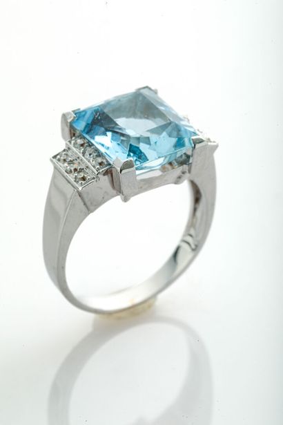 Bague en or aigue-marine et diamants / Gold Aquamarine and Diamonds Ring White gold...
