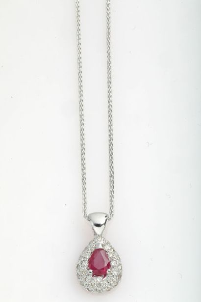 Collier en or rubis et diamants / Gold ruby and diamonds necklace White gold necklace...