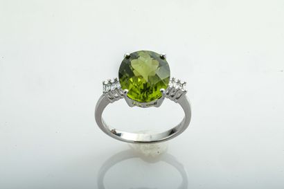 Bague en or péridot et diamants / Gold ring with peridot and diamonds White gold...
