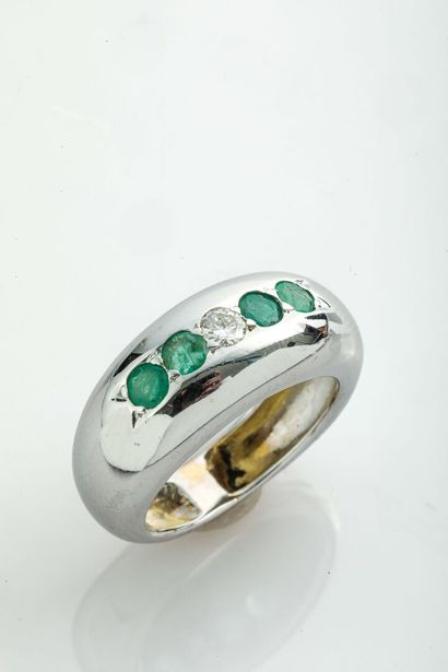 Bague en or diamant et émeraudes / Gold diamond and emeralds ring White gold ring...