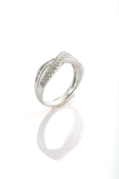 Bague en or et diamants / Gold and diamonds ring White gold ring set with modern...