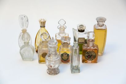 Flacons de parfums- (années 1920-1950). Divers parfumeurs - (années 1920-1950).
Assortiment...