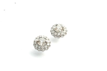 Boucles d'oreilles diamants / Earrings with diamonds Pair of earrings in white gold...