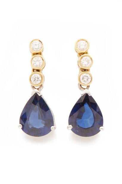 Pendants d'oreille sertis de saphirs et diamants / Sapphire and diamond earrings