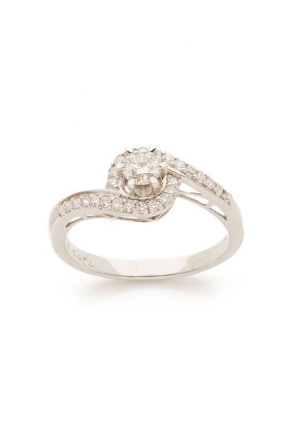 Bague tourbillon sertie d'un diamant / Tourbillon ring with diamond