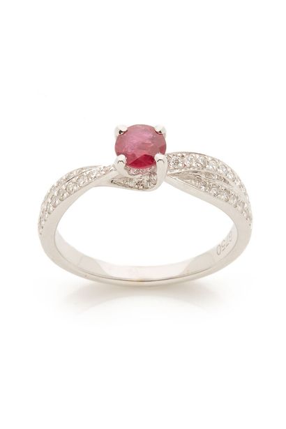 Bague ornée d'un petit Rubis/Ring set with a small ruby