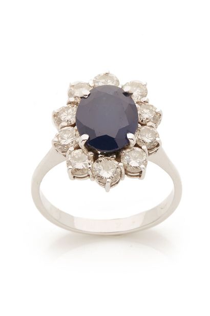 Bague marguerite ornée de saphirs et diamants / Sapphire and diamond daisy ring