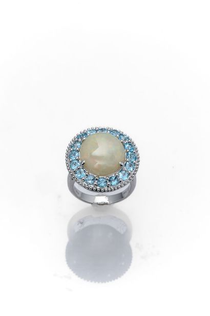 null Important white gold ring set with a cabochon-cut opal of about 4 carats in...