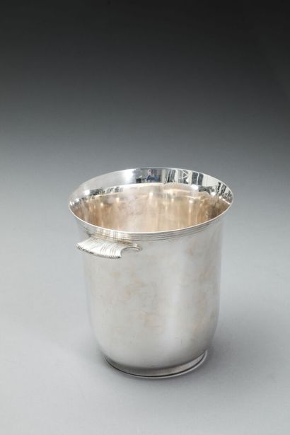 null Silver champagne bucket with flat bottom, plain, borders decorated with nets,...