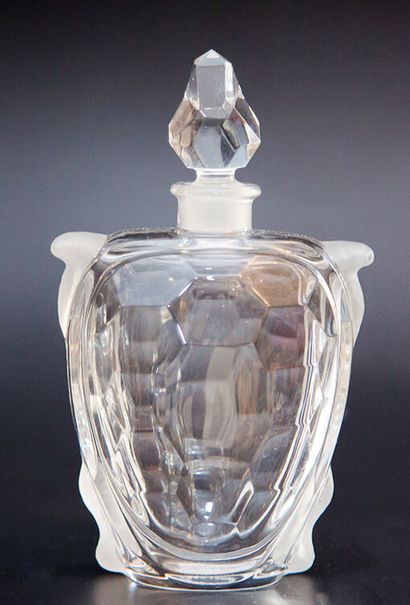 null Guerlain - "Parfum des Champs Elysées" - (1904)
Flacon en cristal incolore et...