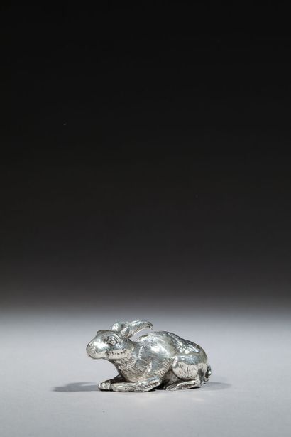 null Petit lièvre en argent.
Poids: 240g
7 x 3.5 cm