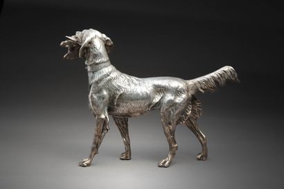 null Silver-plated bronze dog holding a making in its mouth.
24 x 33 cm