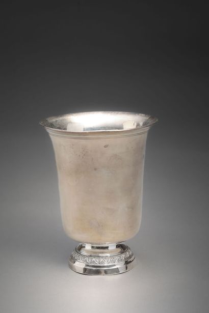 null Silver timbale on pedestal with acanthus leaf decoration.
Inscription on the...