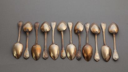 null QUEILLE
Suite of 12 vermeil teaspoons, fillet pattern enhanced with foliage.
Wear...
