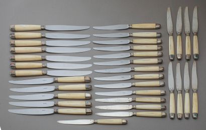 null Henri LAPPARA
Set of 34 knives: 12 table knives with stainless steel blades,...