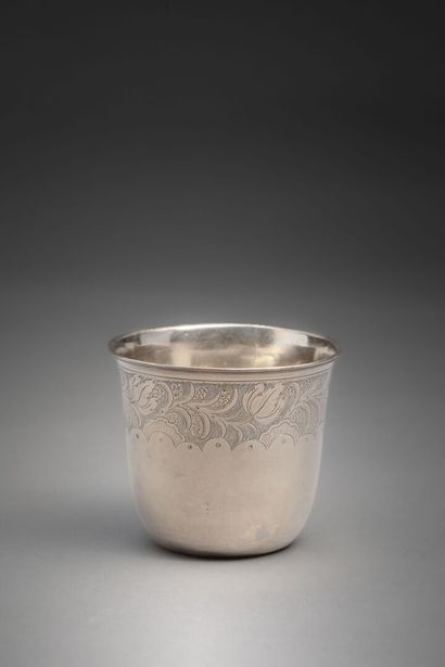 null DEHORS Louis Nicolas (received 1756)
Attractive small flat-bottomed silver goblet...
