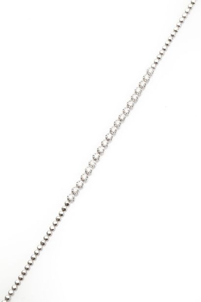 null Lovely line bracelet in 18K white gold set with diamonds.
Ratchet clasp
Weight:...