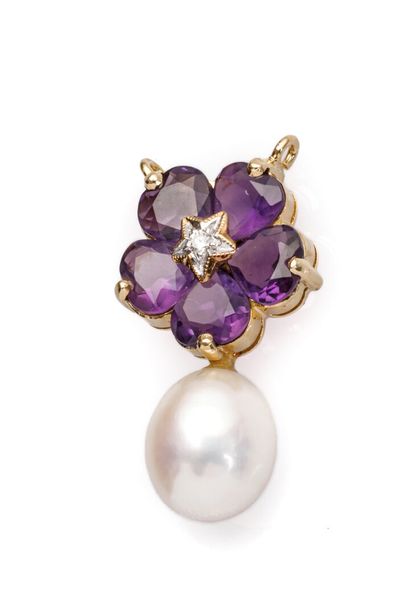 null 18K yellow gold pendant adorned with a Baroque-style pearl surmounted by a flower...
