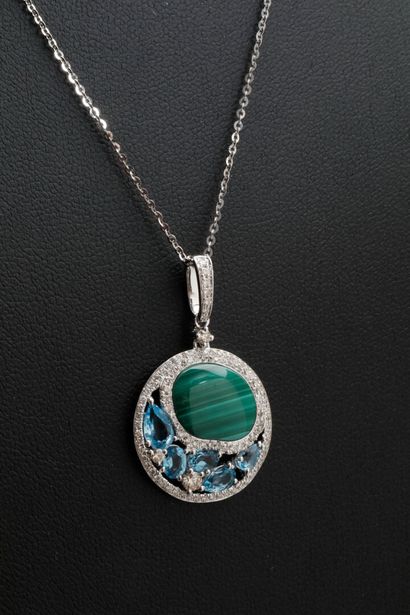 null 18K white gold chain holding a white gold pendant adorned with a Malachite set...