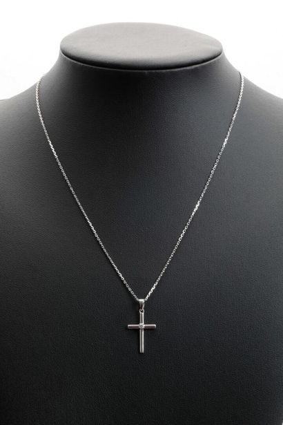 null Cross pendant with 18K white gold forçat chain, centered on a small round diamond.
Spring...