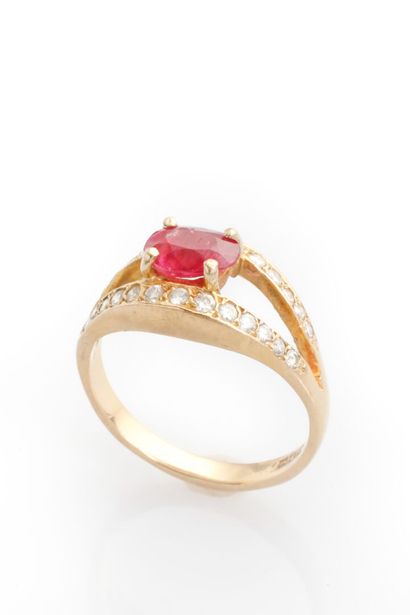 null 750 thousandths (18k) yellow gold ring set with a treated ruby between two lines...