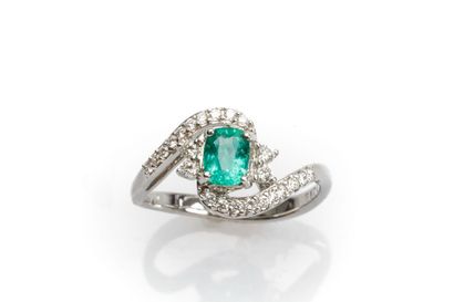 null 18K white gold ring set with a 0.47 ct cushion-cut Emerald set with small diamonds.
Weight:...