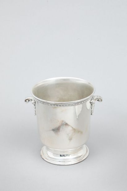 null Silver-plated metal ice bucket or cooler on pedestal, with foliate handles and...