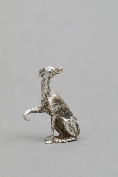 null Small silver greyhound dog 
Weight: 20g - mint condition.
Height 3.7cm.