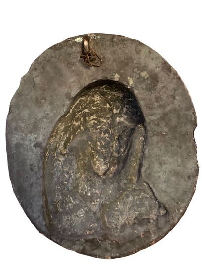 null Low relief in bronze with brown patina depicting the portrait of the Virgin...