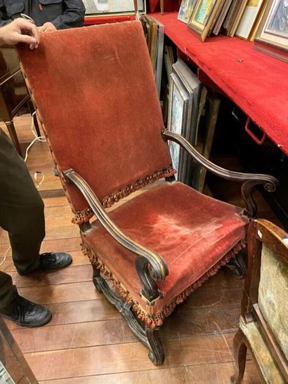 null FAUTEUIL à dossier droit en bois naturel, les accotoirs et pieds en console...