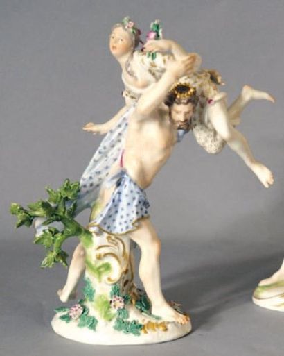 null STATUETTE en porcelaine de Saxe polychrome, figurant l'enlèvement de Proserpine;...