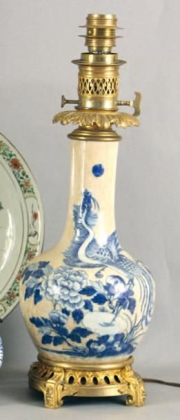 GRAND PIED de LAMPE en porcelaine du Japon...