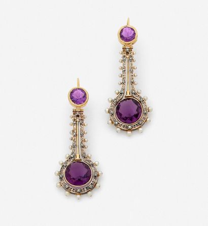 null Paire de BOUCLES D'OREILLES goutte en or 18k (750 °/°°) serties d'améthystes,...