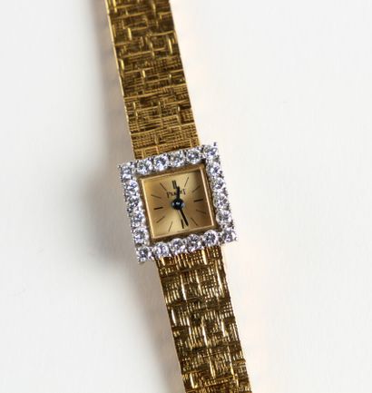 null PIAGET

MONTRE bracelet de dame en or jaune et blanc 18k (750 °/°°), le cadran...