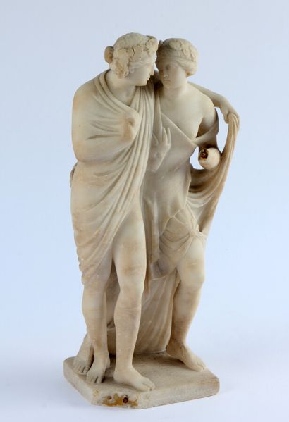 null GROUPE en albâtre sculpté représentant deux jeunes femmes vêtues à l'antique.

Vers...