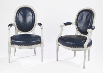 null Two cabriolet armchairs with medallion backs in white lacquered wood, the legs...