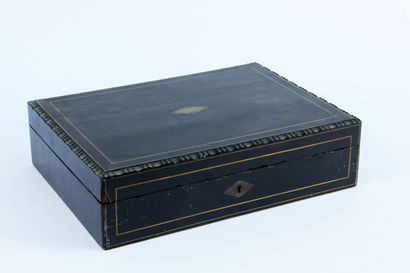 null Rectangular box in blackened wood and brass fillets, the edge guilloche. 

Napoleon...