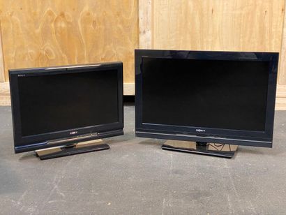 null ** DEUX TÉLÉVISEURS Sony Bravia KDL-32W5710 et KDL-26V4710 (fonctionnement non...