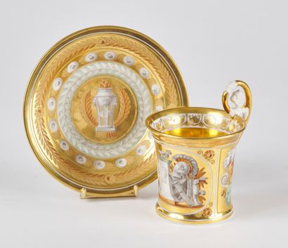 null DARTE FRÈRES IN PARIS

Flared cup and saucer on heel with decoration in grisaille...