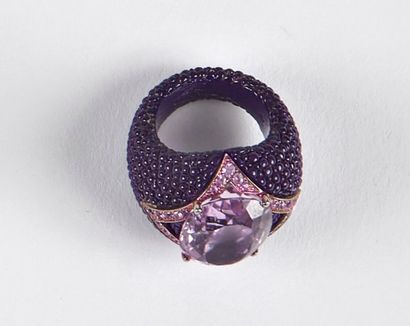 null FABIO SALINI (Rome)

Ring in mauve stingray set with a faceted pink stone in...