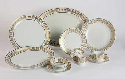 null LIMOGES

Important PART OF TABLE SERVICE in white porcelain with Empire style...