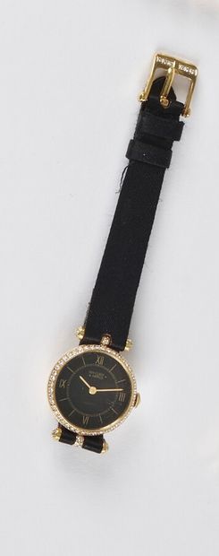 null VAN CLEEF & ARPELS, La Collection

MONTRE bracelet de dame en or 18k (750 °/°°),...