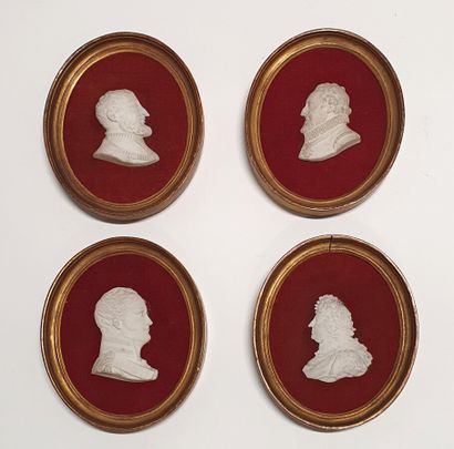 null Suite of four BISCUITS representing royal busts in profile on a red velvet background.

Height...