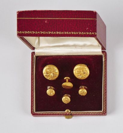 null Lot in 18k gold (750 °/°°) composed of six cufflinks and collar, five of which...