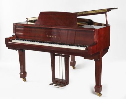 null YAMAHA Japan

Mahogany and varnished mahogany veneer quarter-top PIANO. Metal...